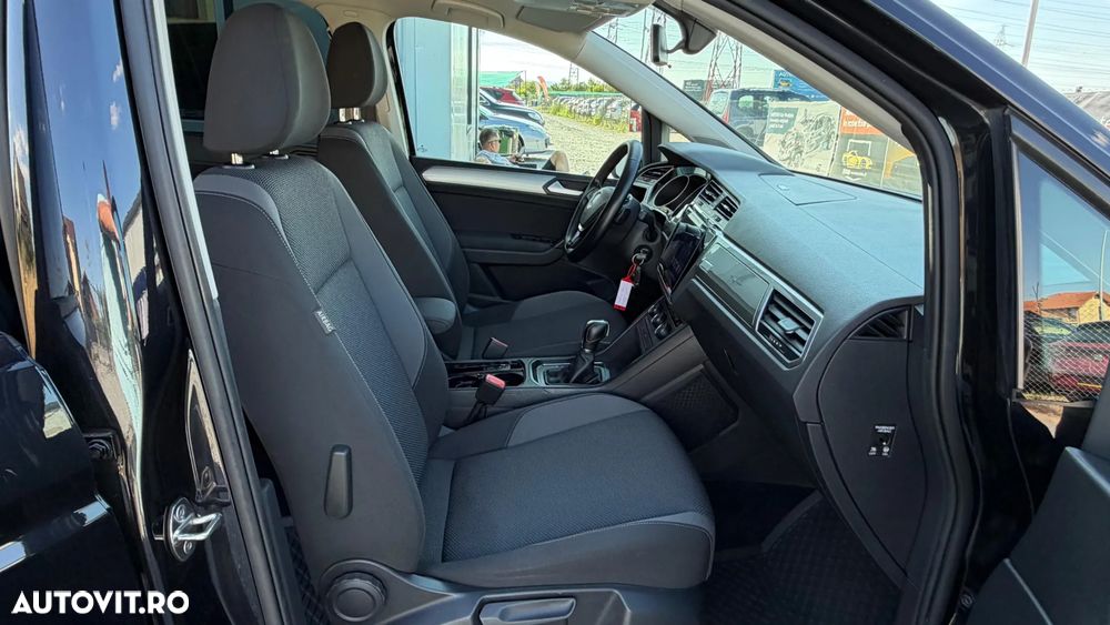 Volkswagen Touran - 11