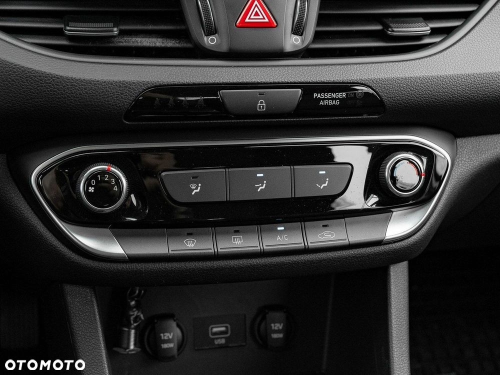 Hyundai i30 1.5 DPI Classic + - 19