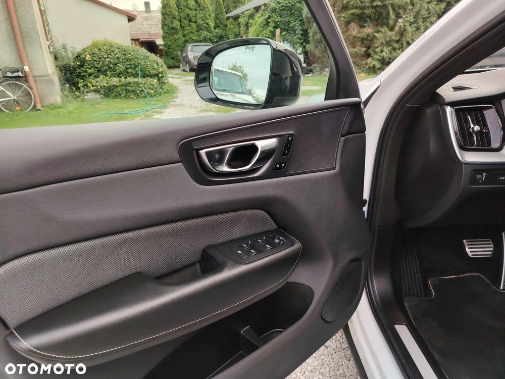 Volvo XC 60 B4 B R-Design - 17