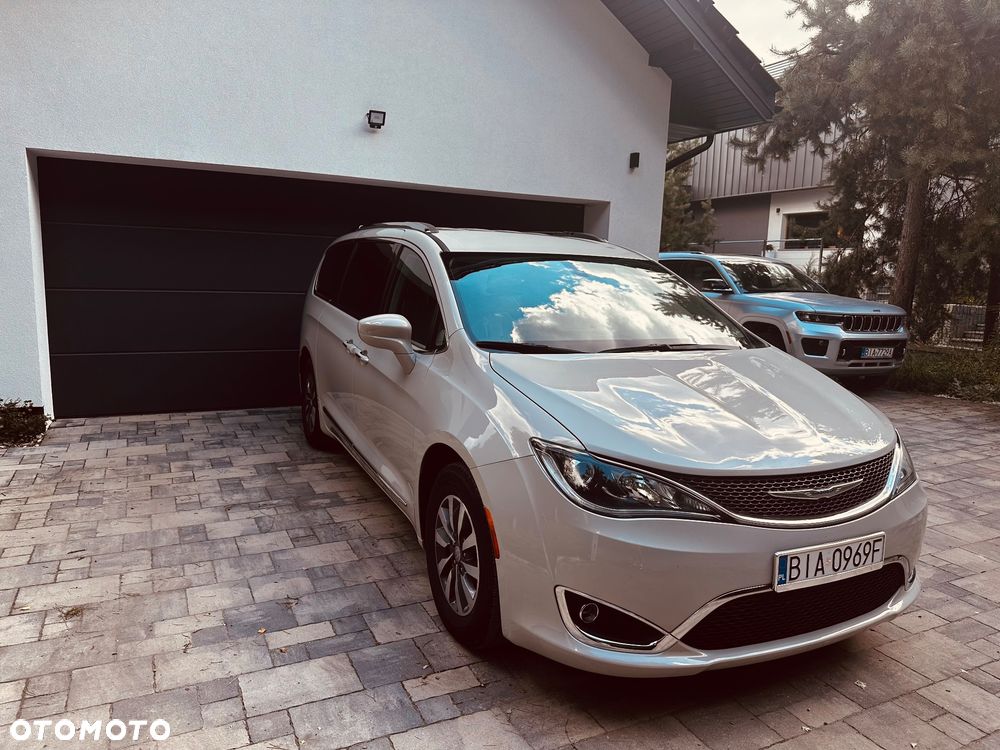 Chrysler Pacifica - 14