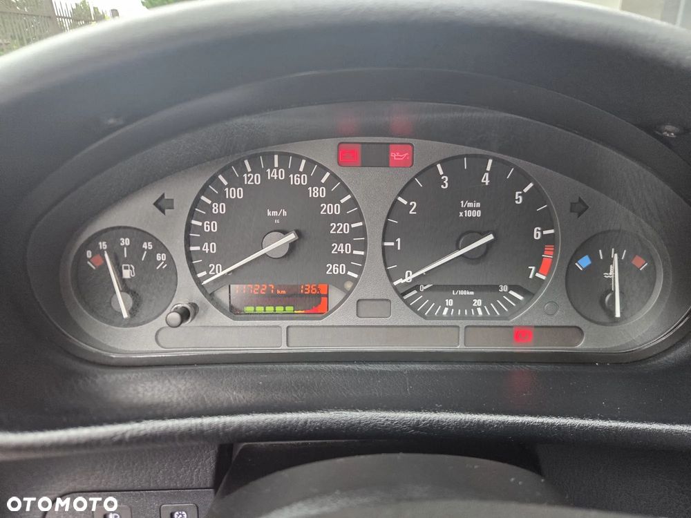 BMW Seria 3 320i - 13