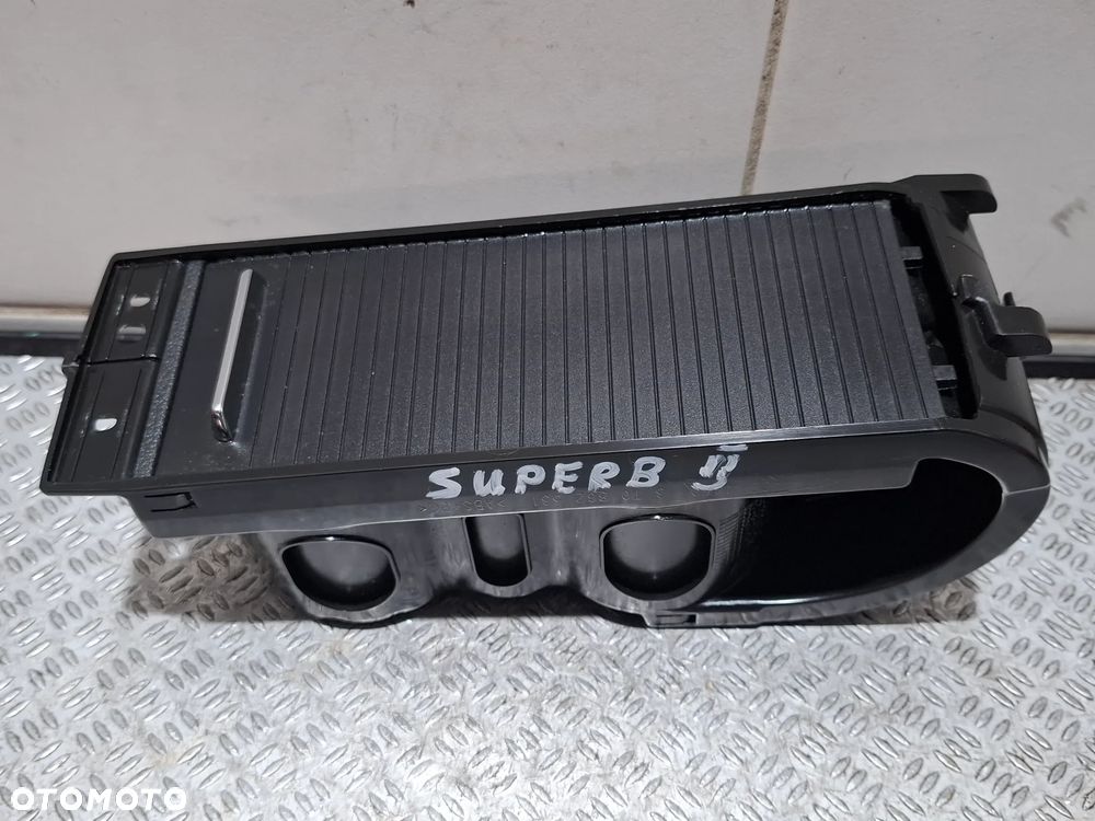 Uchwyt na kubki roleta Skoda Superb II Rok 2014 nr 3T0862531 - 2