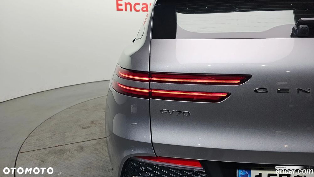 Genesis GV70 2.5T AWD AT8 Luxury Line - 6