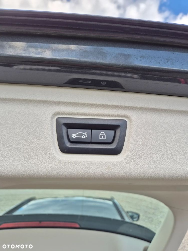 BMW Seria 3 330e xDrive Sport Line - 17