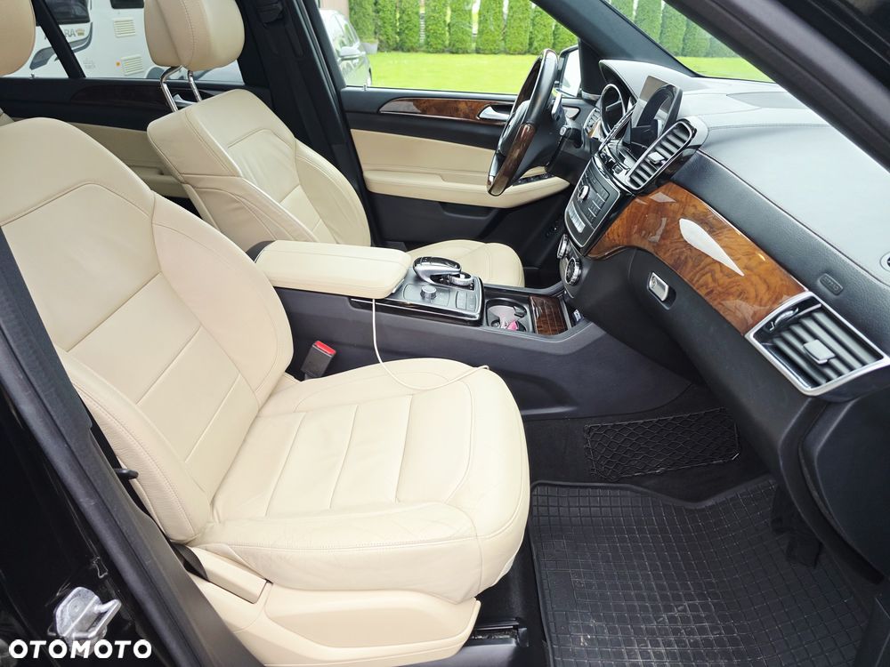 Mercedes-Benz GLS - 24