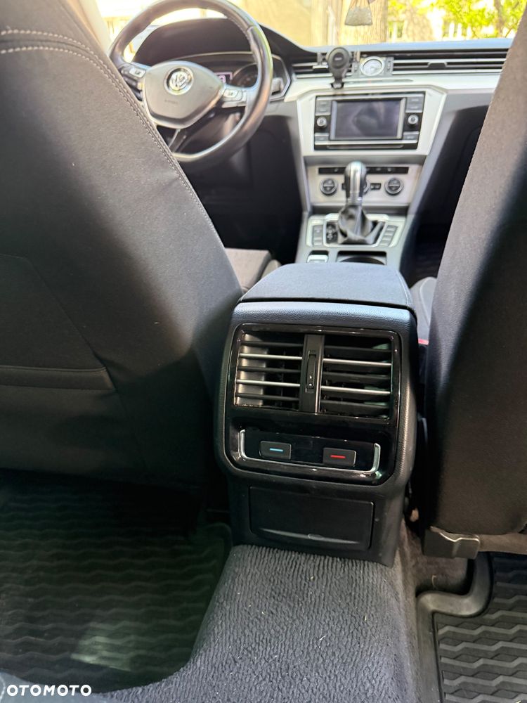 Volkswagen Passat - 13
