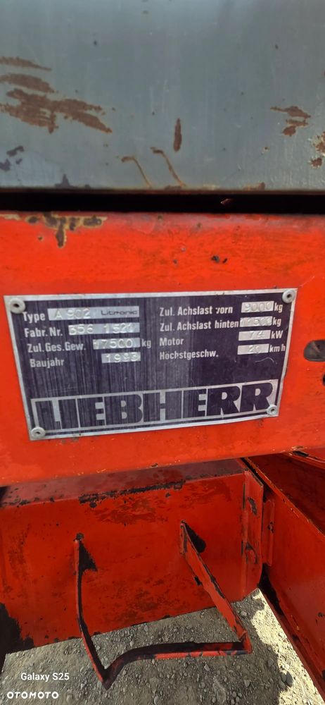 Liebherr A902 - 8