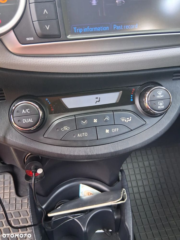 Toyota Yaris Hybrid 1.5 VVT-i - 13