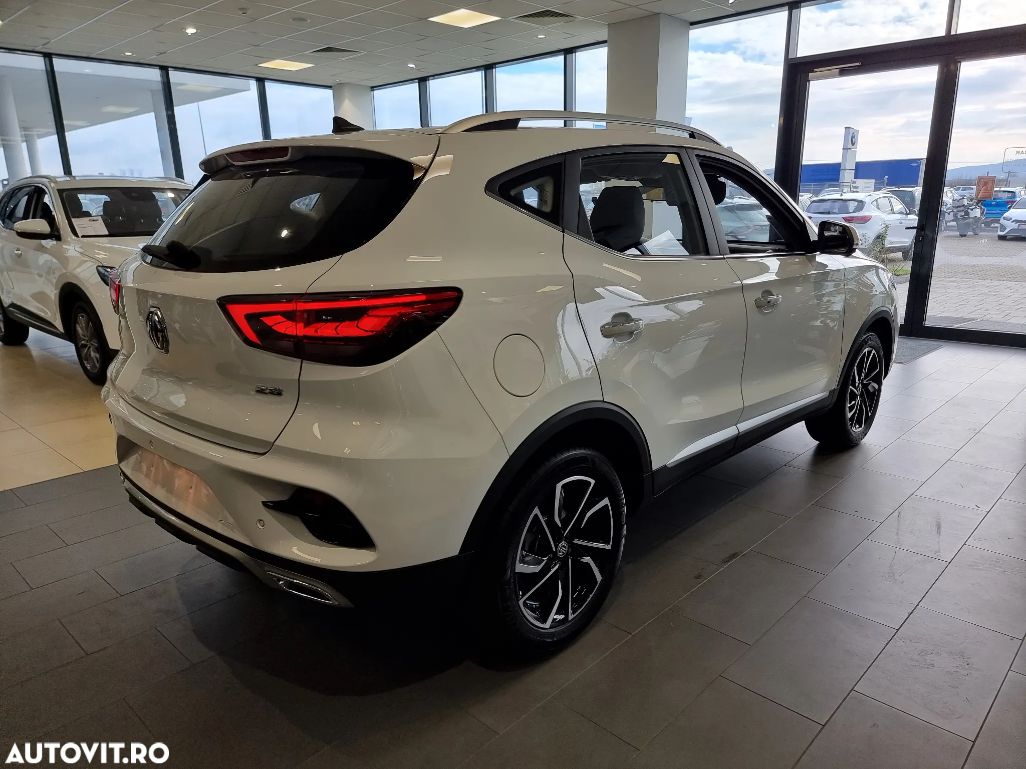 MG ZS - 8