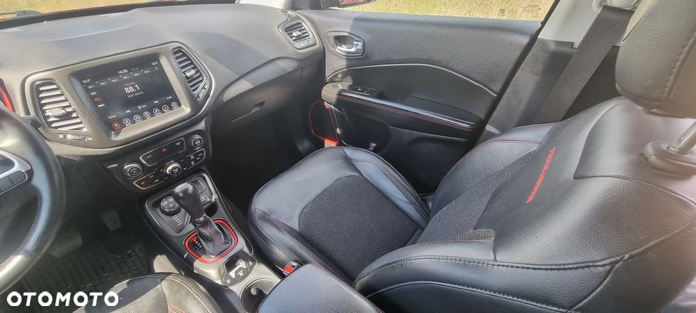 Jeep Compass - 24