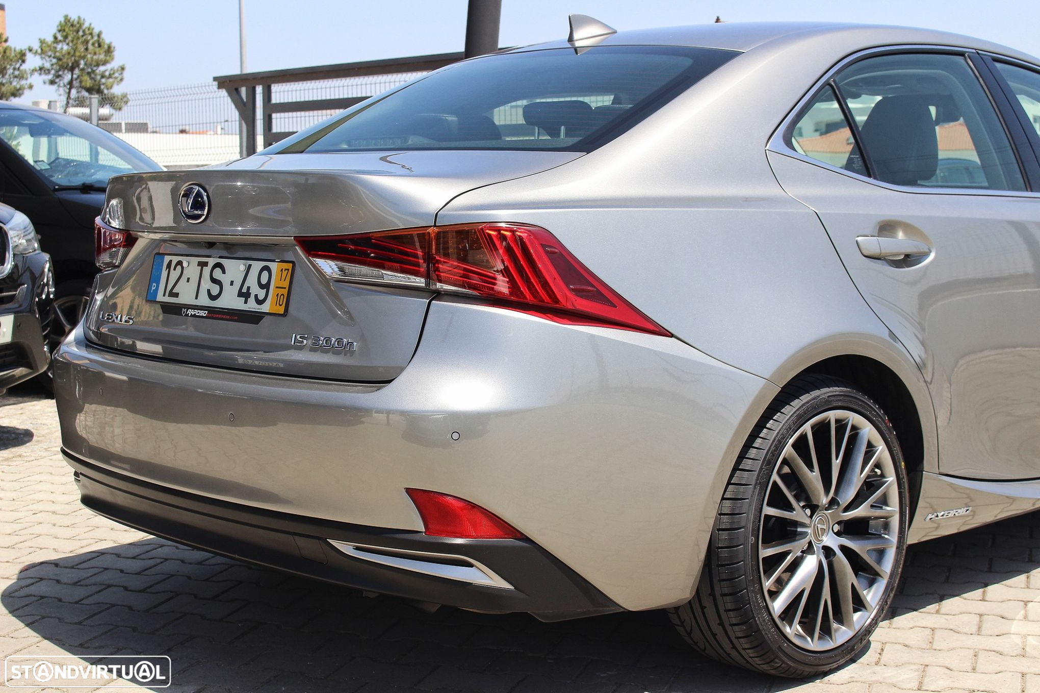 Lexus IS 300H Luxury - 21