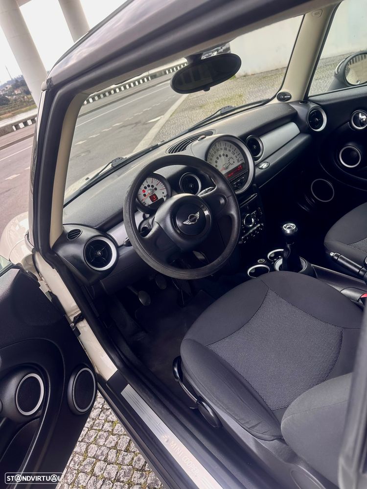 MINI 3 Portas Cooper D - 5