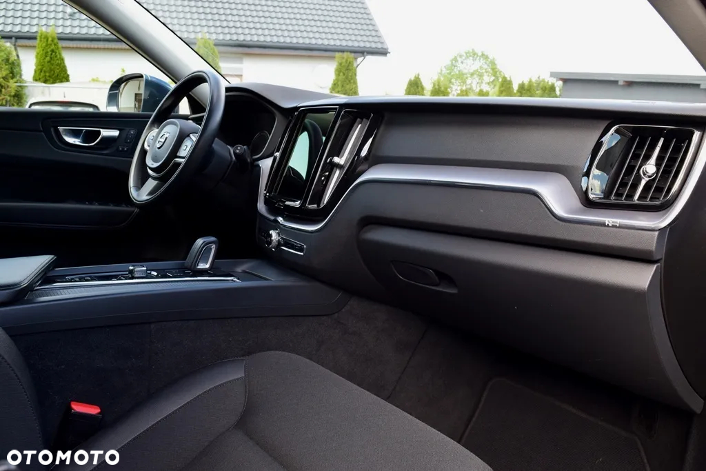 Volvo XC 60 T5 AWD Momentum Pro - 26
