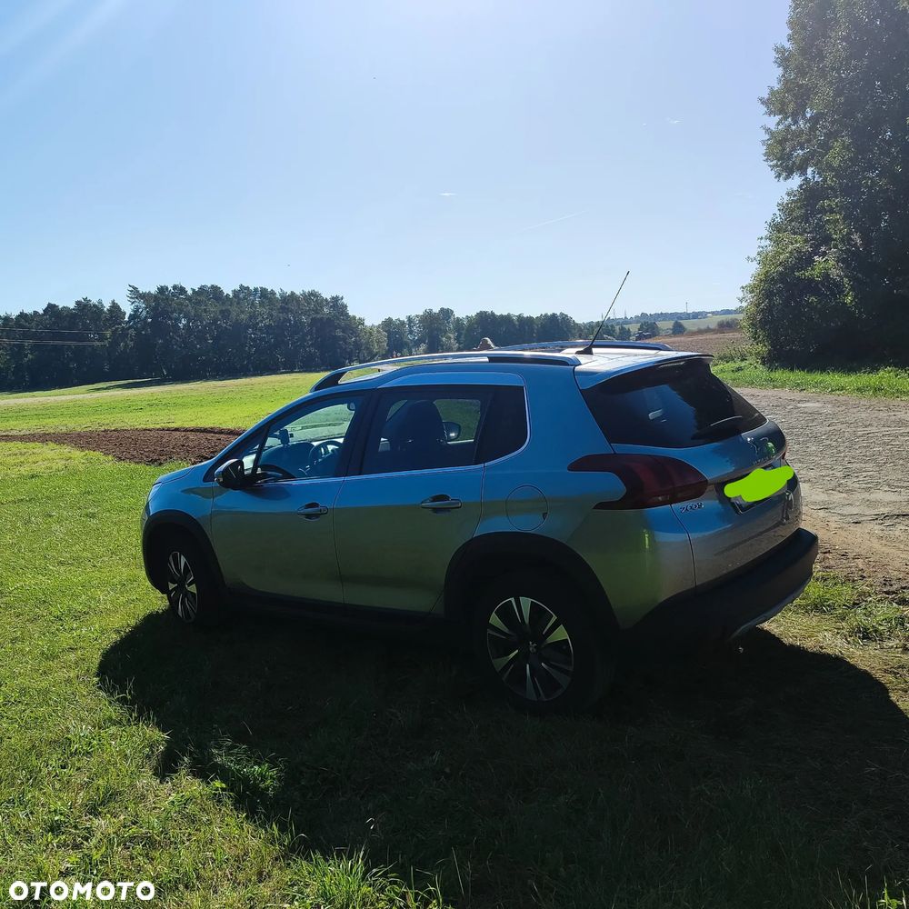 Peugeot 2008 1.2 Pure Tech Allure S&S - 13