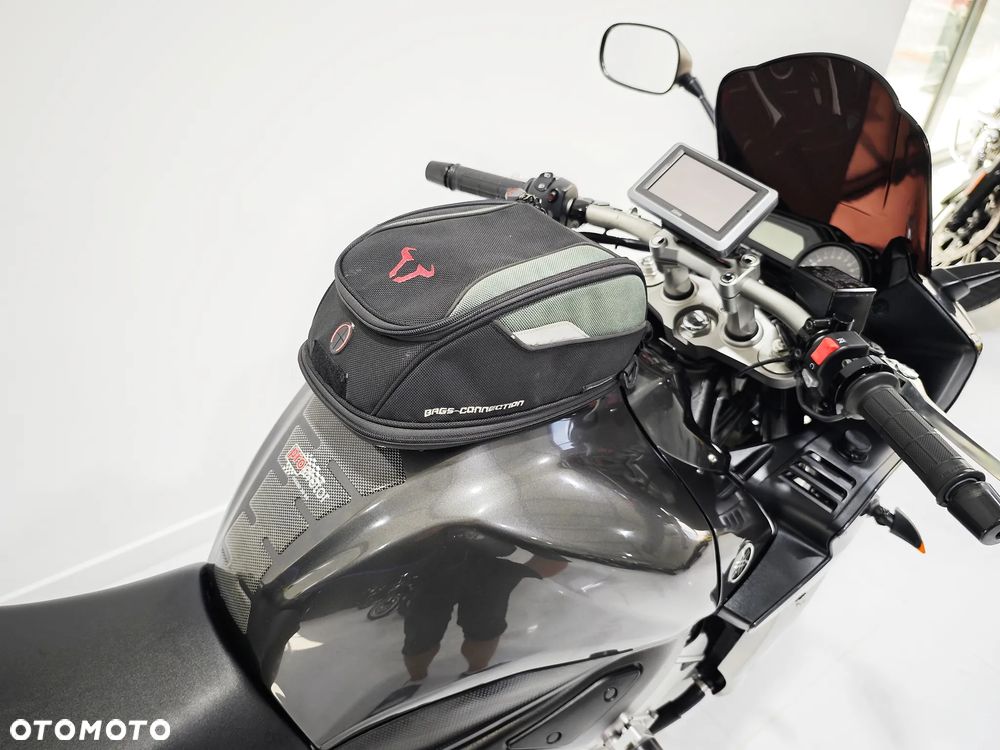 Yamaha FZ - 11