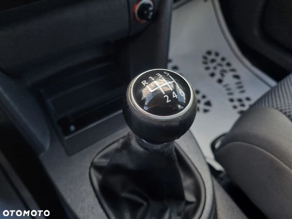 Volkswagen Touran - 19
