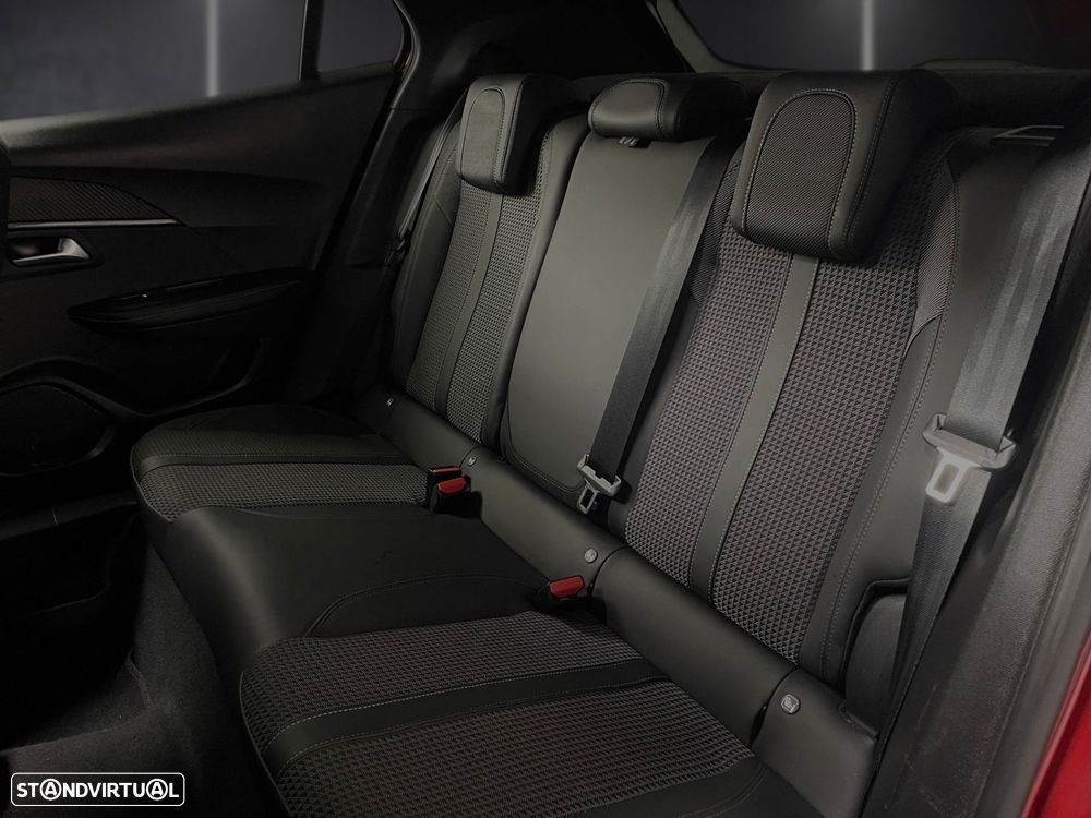 Peugeot 2008 1.2 PureTech Allure EAT8 - 25