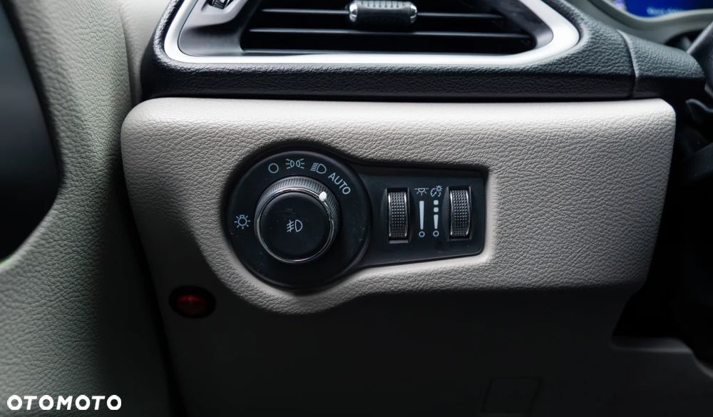 Chrysler Pacifica - 35