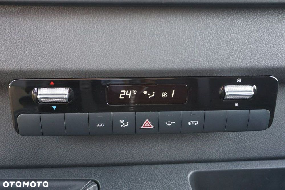 Mercedes-Benz Sprinter - 22