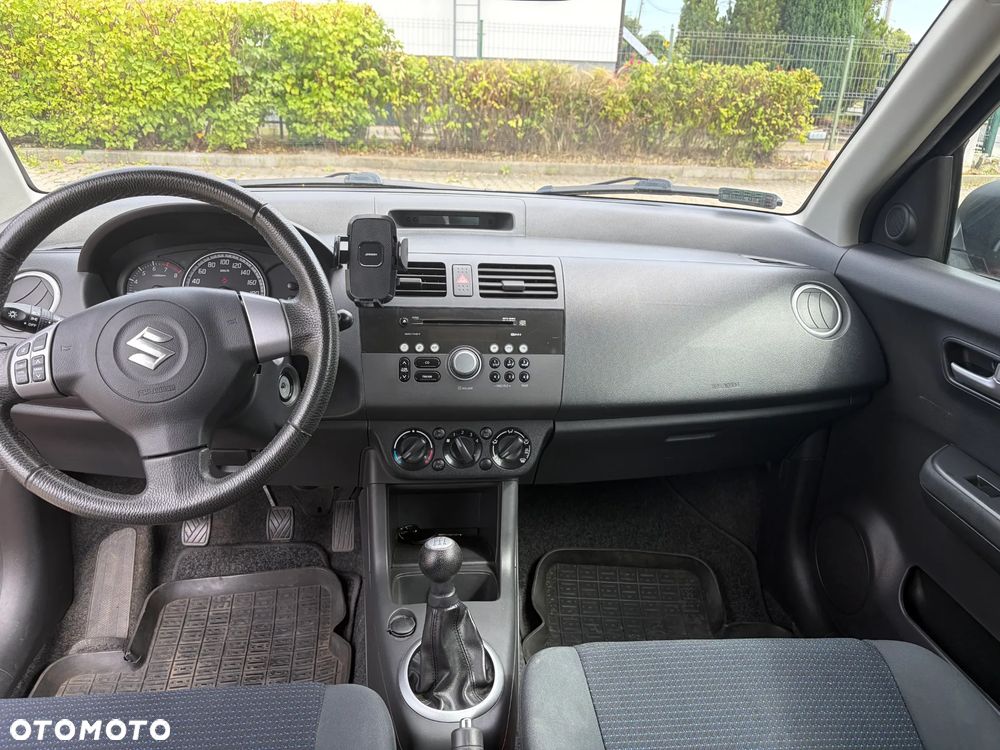 Suzuki Swift 1.3 Club - 8