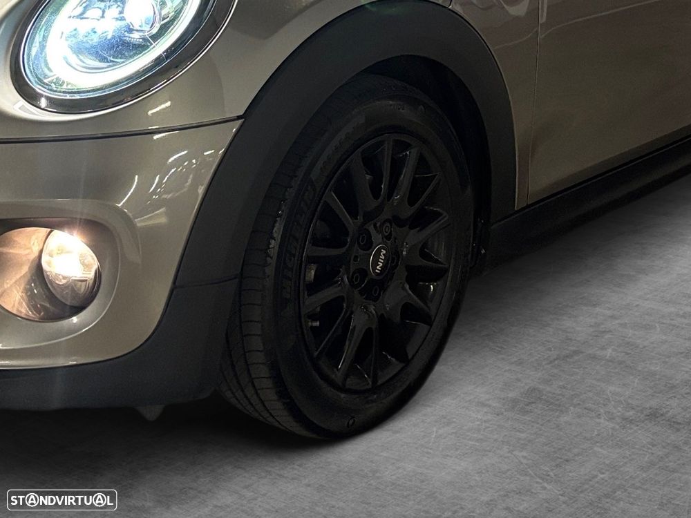 MINI 5 Portas Cooper Camden Edition Auto - 19