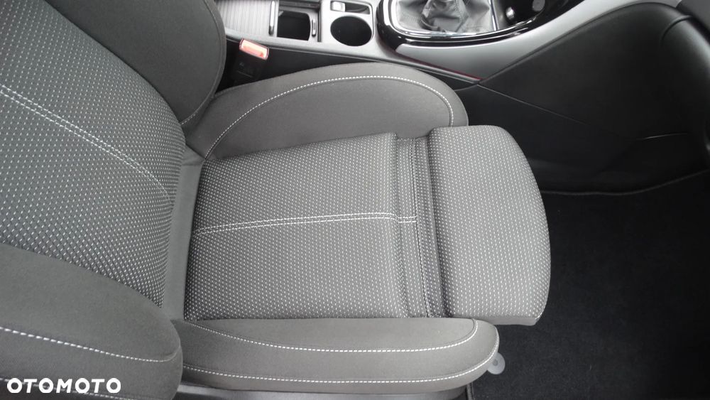 Opel Astra 1.4 T Cosmo S&S - 21