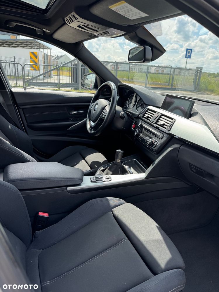 BMW Seria 3 320d DPF Edition Sport - 24