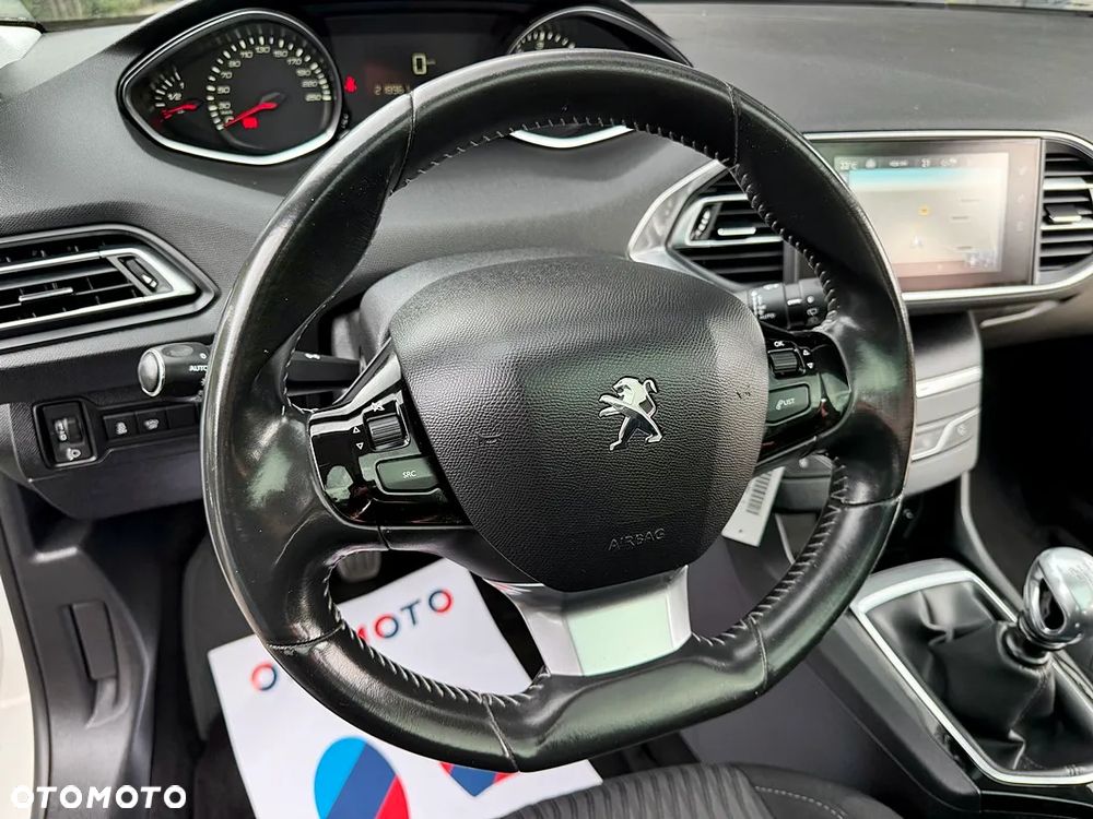 Peugeot 308 1.6 BlueHDi Allure S&S - 21