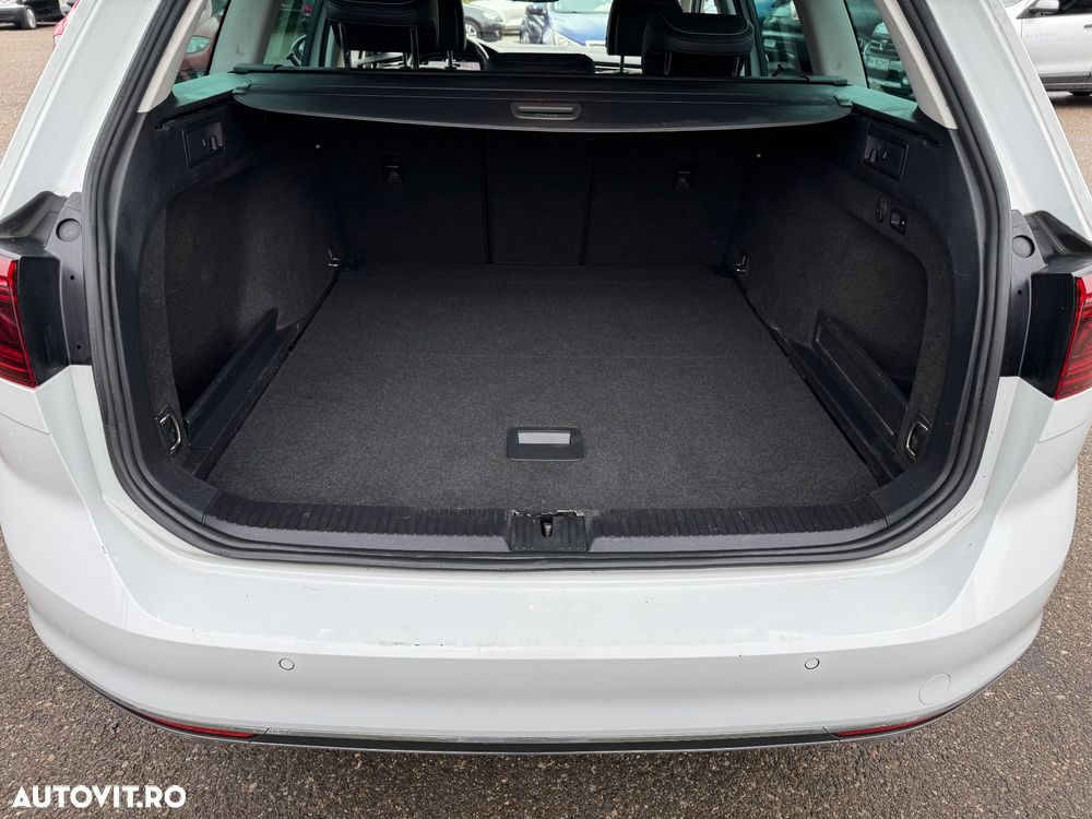 Volkswagen Passat Variant 2.0 TDI SCR DSG Elegance - 39