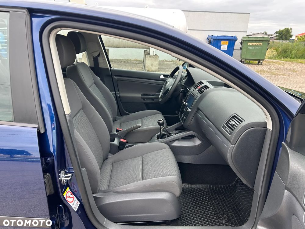 Volkswagen Golf - 10