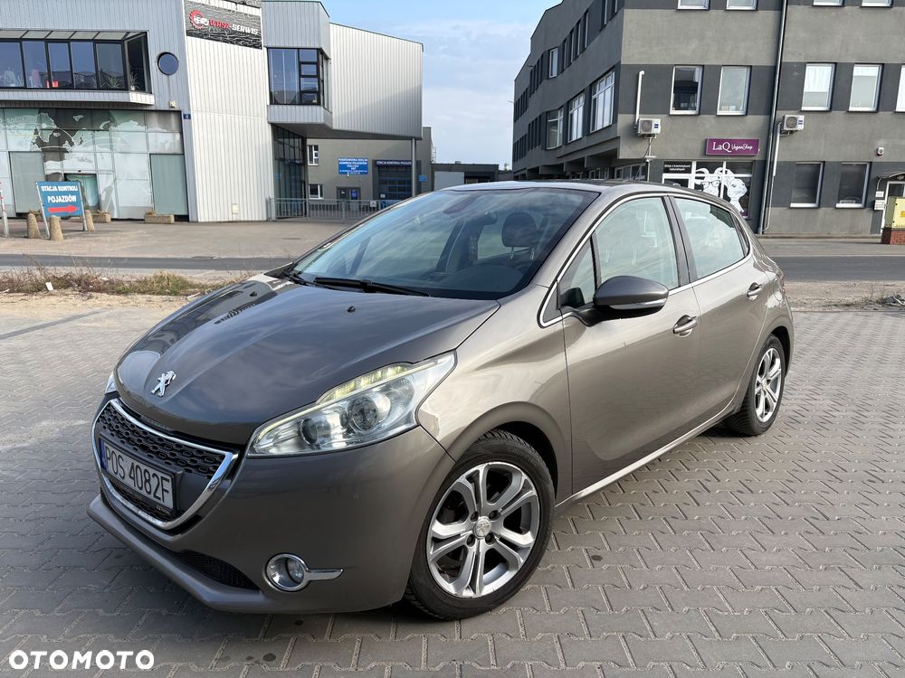 Peugeot 208 - 1
