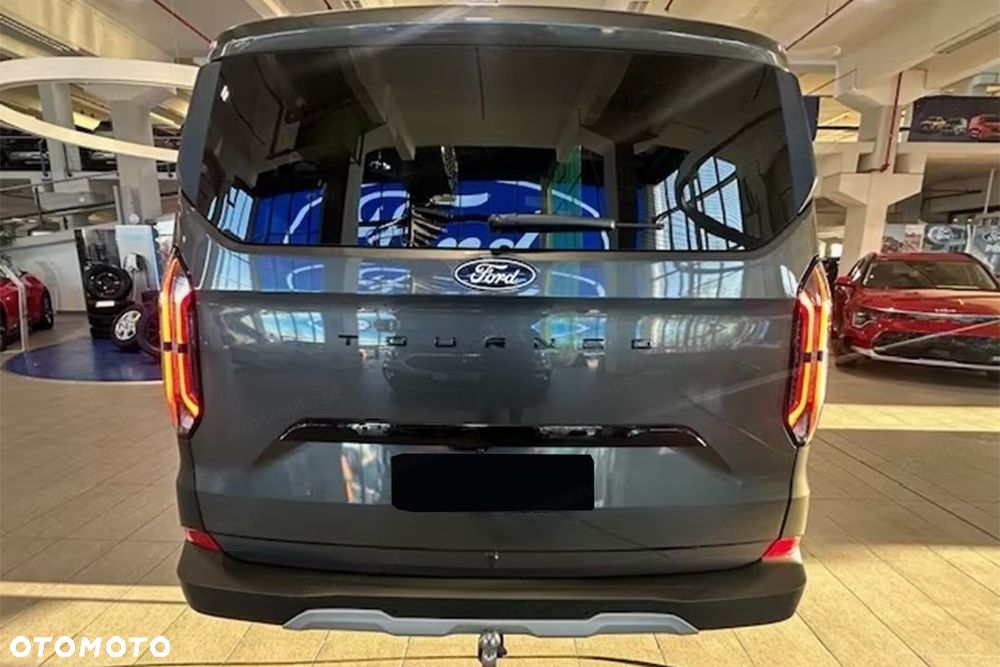 Ford Tourneo Custom - 8