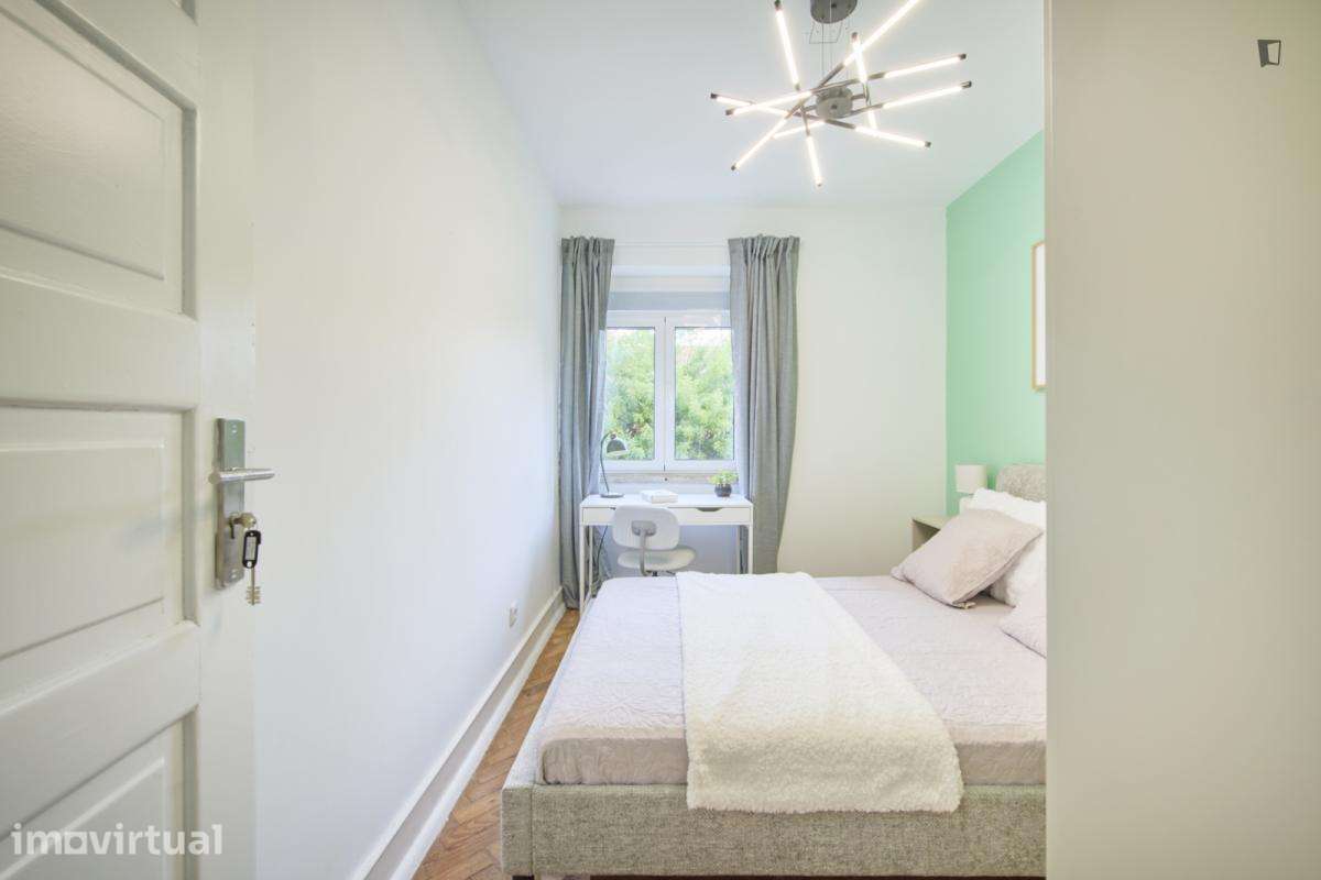 Quarto - localizado em Roma-Areeiro Lisbon - Grande imagem: 3/27