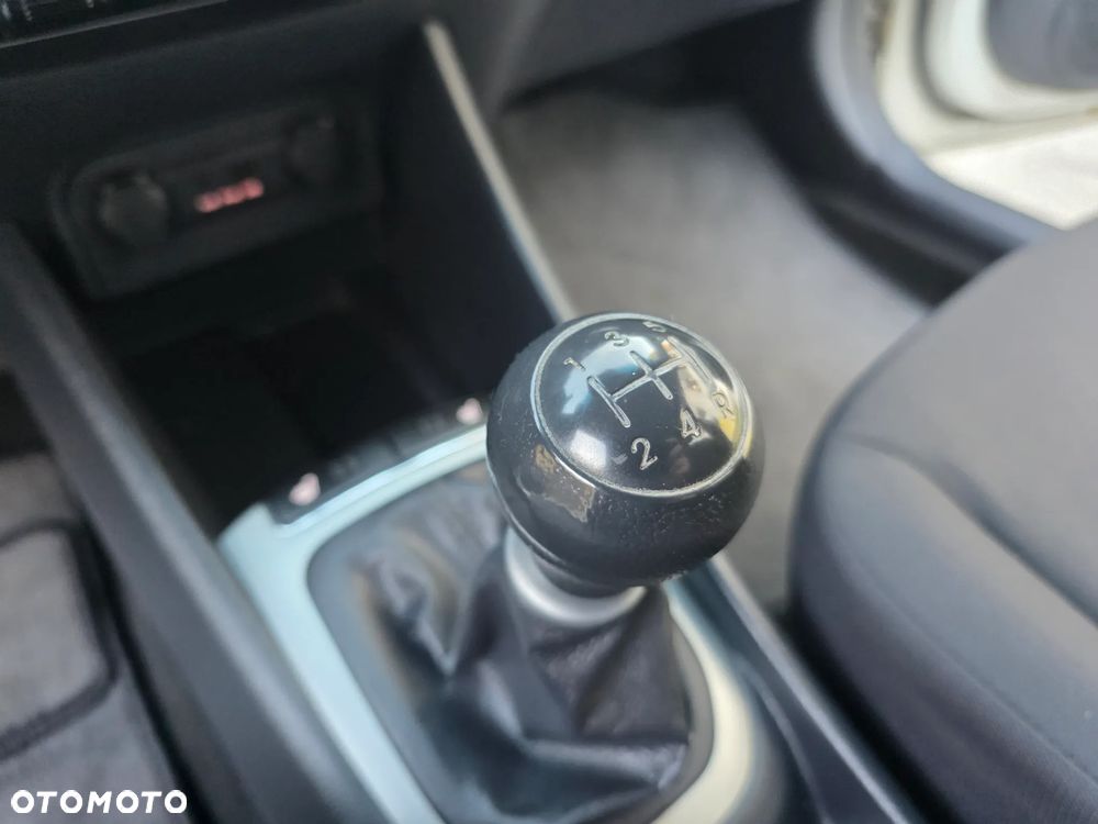 Kia Rio - 23