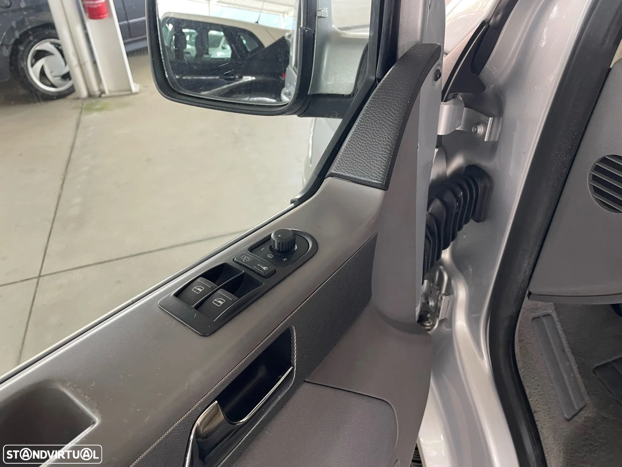 VW California T5 2.5 TDI Cx. Automática - Autocaravana - 8