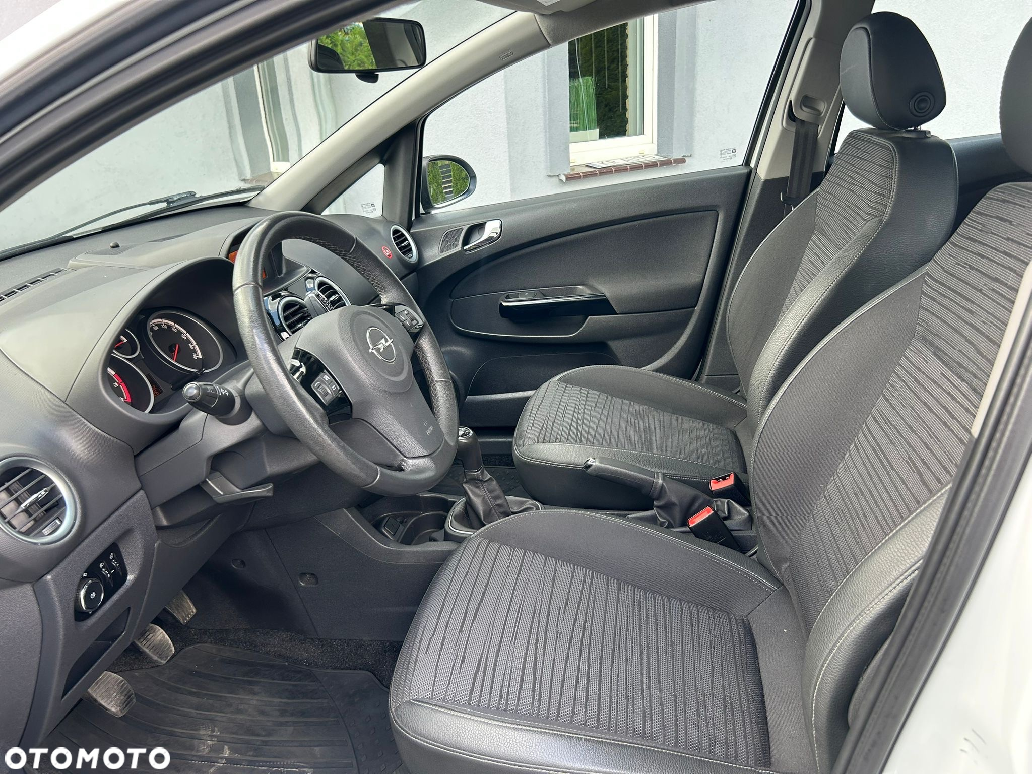 Opel Corsa 1.2 16V Edition / Active - 6