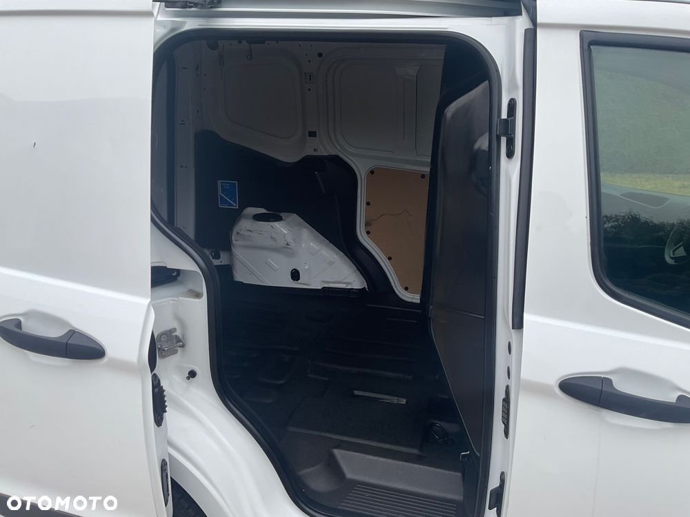 Ford Transit Courier - 11