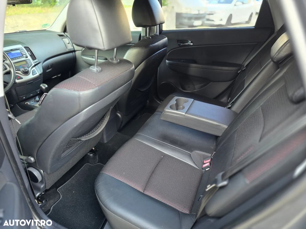 Hyundai i30 1.6 CRDI GLS PREMIUM - 8