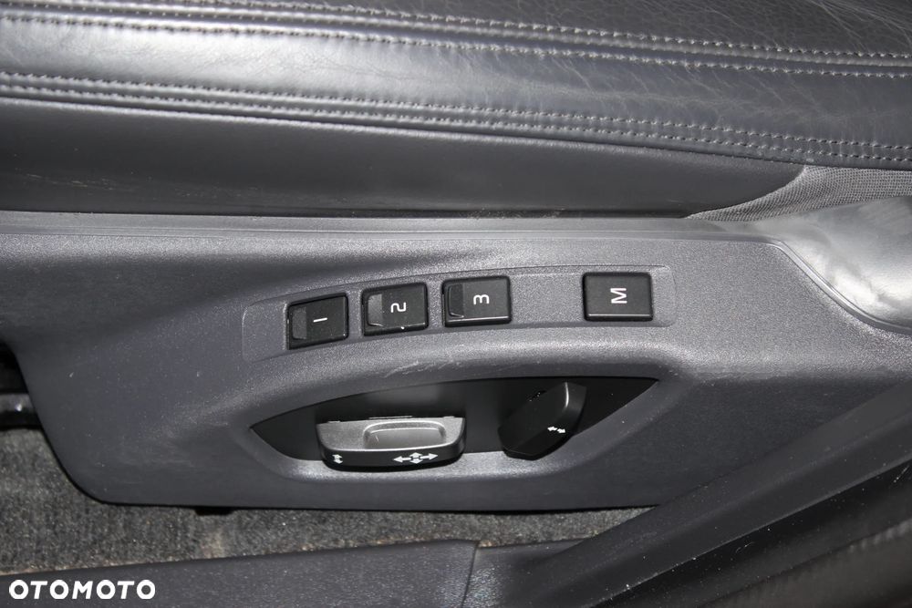 Volvo V60 D5 Geartronic Summum - 16