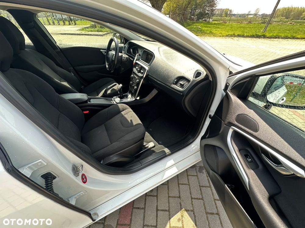 Volvo V40 D2 Momentum - 11