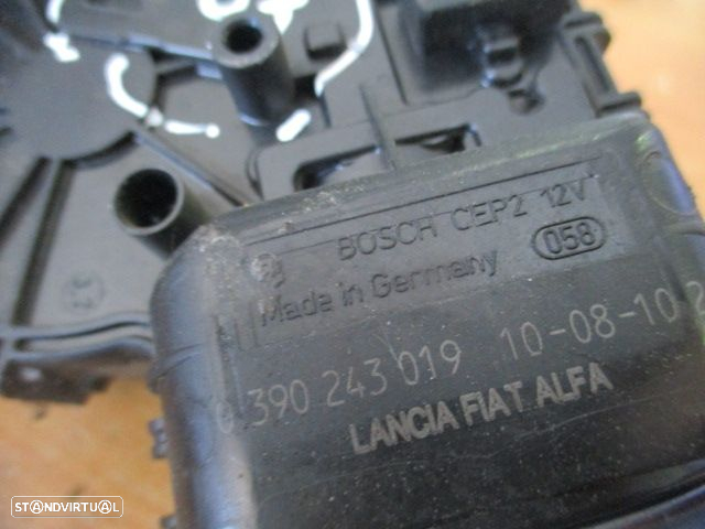Motor Limpa Vidros Frente 0390243019 ALFA ROMEO GIULIETTA 2011 FRT Bosch - 3