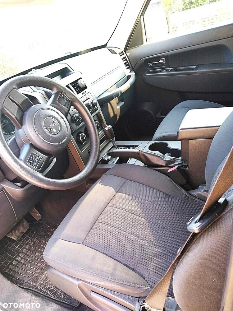 Jeep Liberty - 11
