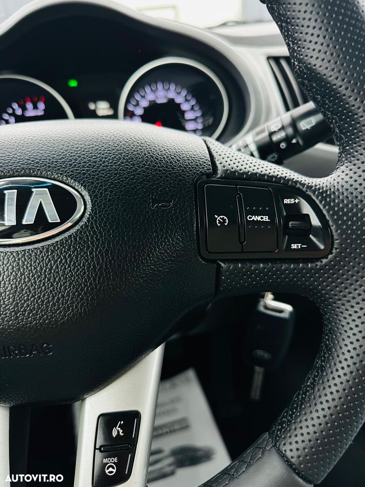 Kia Sportage 1.7 CRDI 2WD Dream-Team Edition - 33