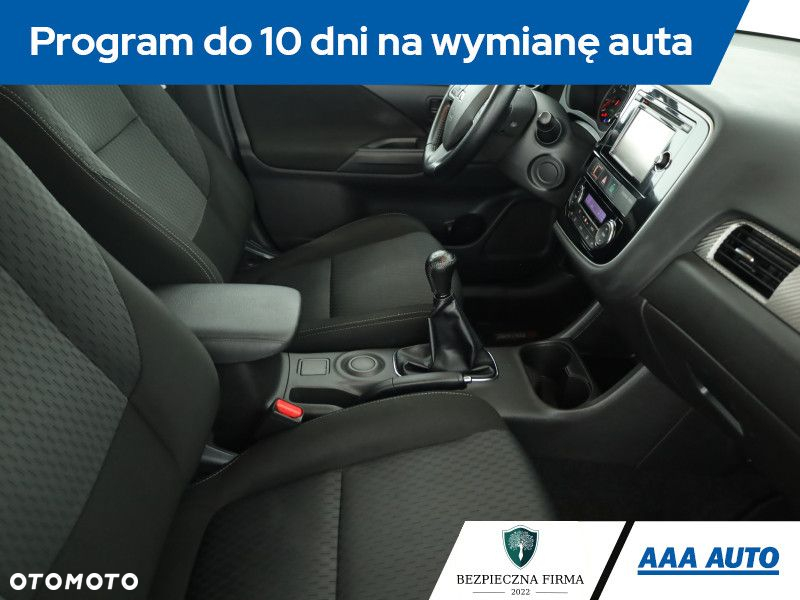 Mitsubishi Outlander - 8