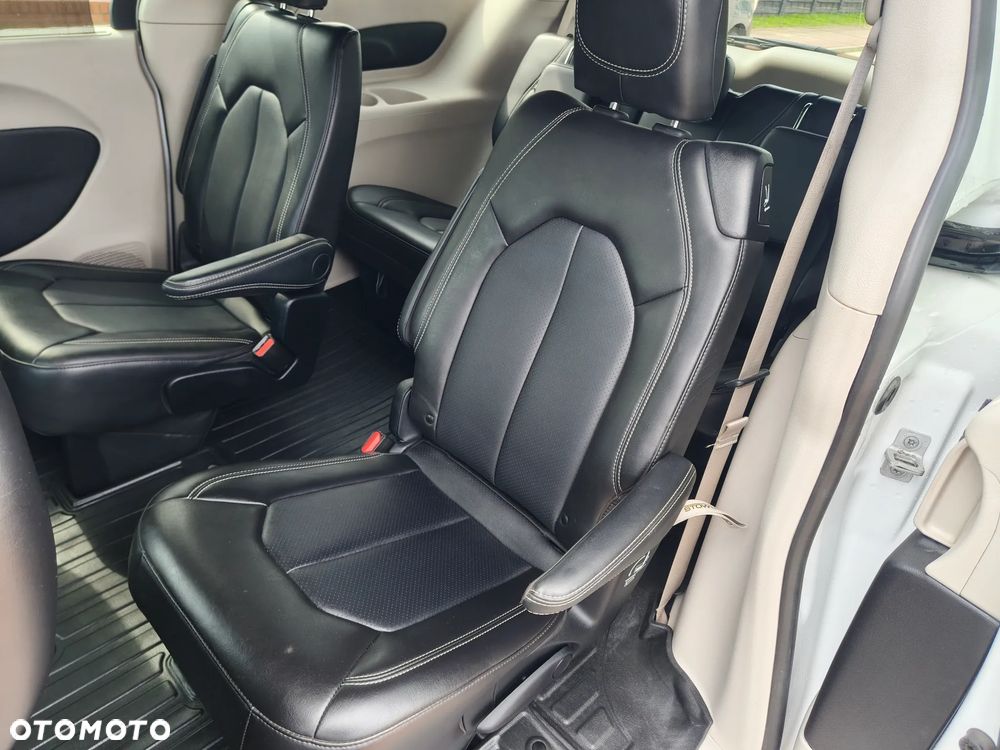 Chrysler Pacifica - 18