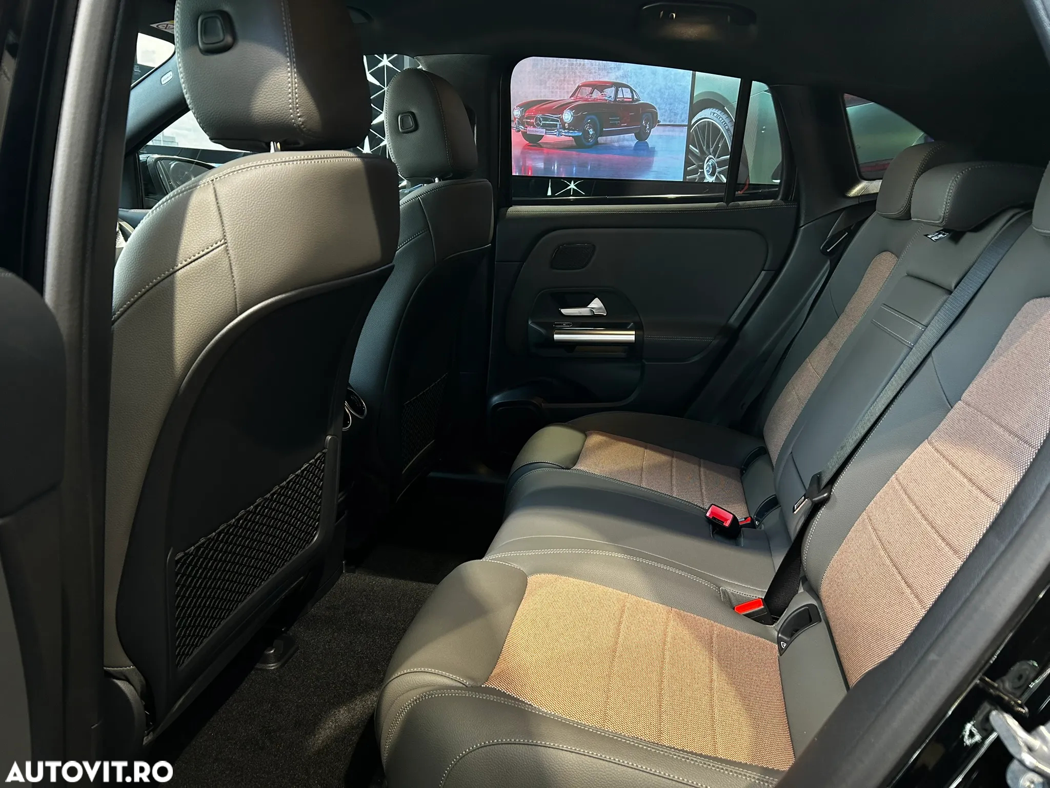 Mercedes-Benz EQA 300 4MATIC - 11