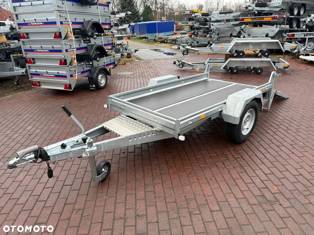Niewiadów Przyczepa do przewozu sprzętu budowlanego Niewiadów K1325 254x132x15cm DMC 1300 kg 1 oś pod mikrokoparkę minikoparka MOTOMUS - 11