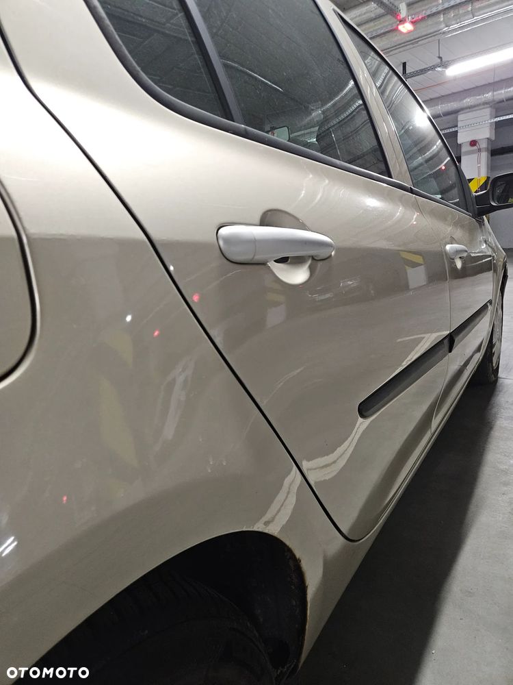 Renault Clio 1.4 16V Authentique - 13