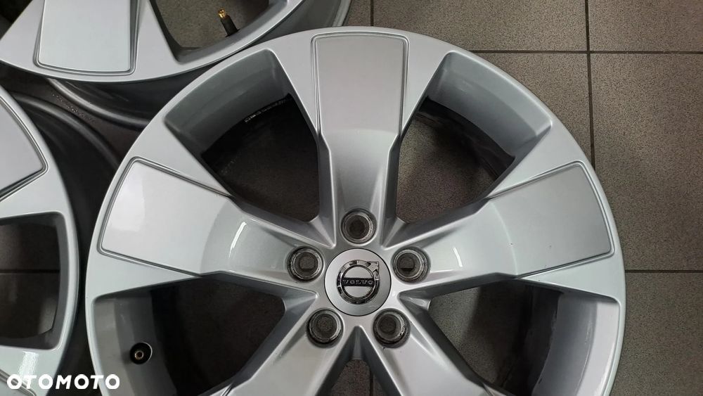 Felgi Aluminiowe 18 Volvo XC 40 5x108 ET 50.5 - 7