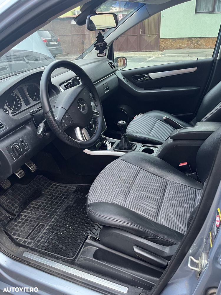 Mercedes-Benz B - 14